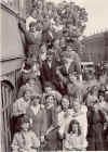 photo.Br.women.warworkers.group.1918.jpg (59968 bytes)