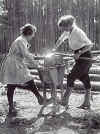 photo.women.ForestryCorp.1918.jpg (334094 bytes)